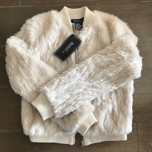 NWT Ivory Faux Fur Coat 🌾